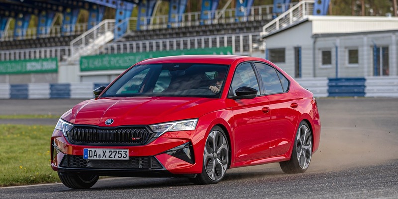 Fahrspaß trifft Reisekomfort: Rallye-Profi Oliver Solberg testet den neuen Škoda Octavia RS - Foto: presseportal.de