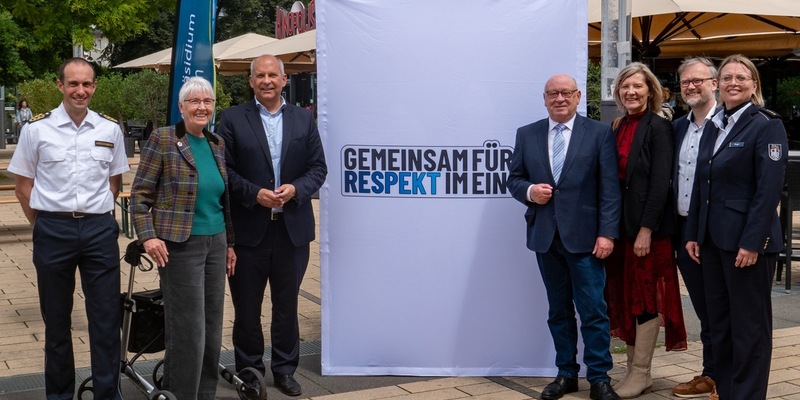 POL-GI: Blaulicht-Tag von Polizei, Feuerwehr und Rettungskräfte in Gießen gestartet: Respekt für Einsatzkräfte im Fokus - Foto: presseportal.de