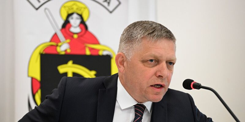 Kurz vor dem Attentat auf ihn leitete Fico eine Regierungssitzung. (Archivbild) - Foto: Radovan Stoklasa/TASR/dpa