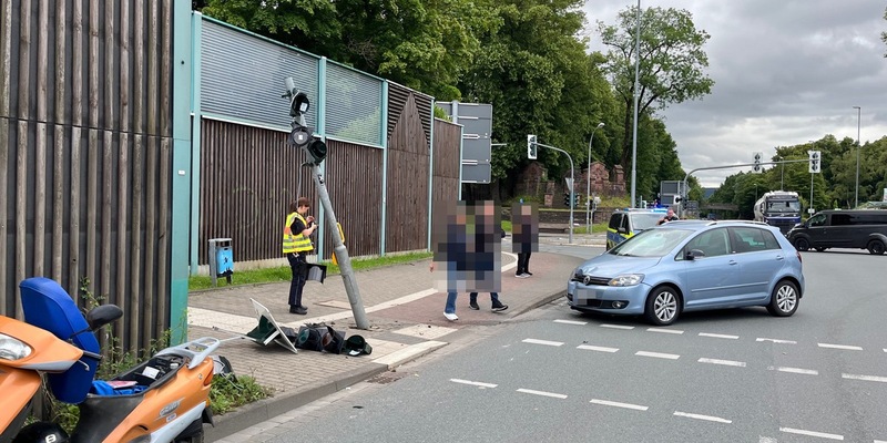 POL-HX: Ampel fällt nach Verkehrsunfall über Stunden aus - Foto: presseportal.de