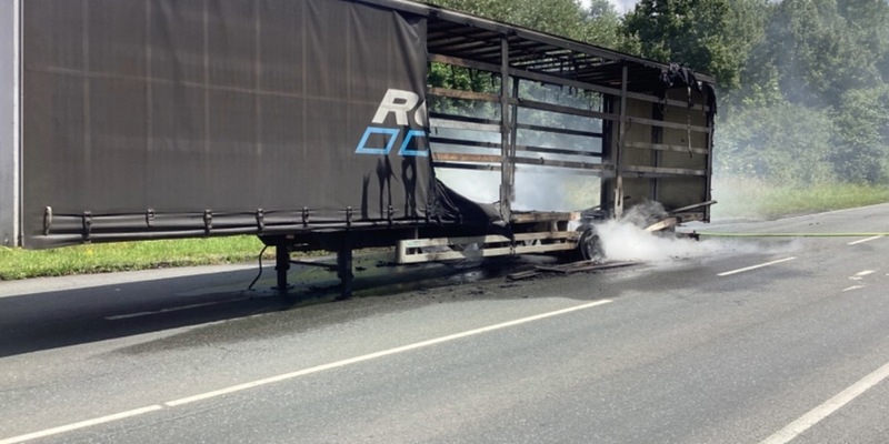 FW-RE: Brennender Sattelauflieger/keine Verletzten - Foto: presseportal.de