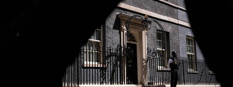 Die wohl bekannteste Adresse des Landes: die Londoner Downing Street. - Foto: James Manning/PA Wire/dpa