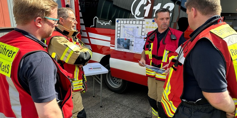 FF Goch: ABC Zug des Kreises Kleve übt im Gocher Industriegebiet - Foto: presseportal.de