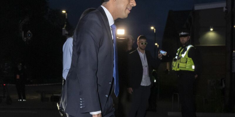 Premier Sunak hat seine Niederlage eingeräumt. - Foto: Danny Lawson/PA Wire/dpa