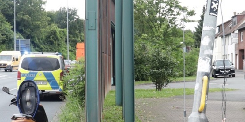 POL-HX: Abbiegevorgang endet vor Ampelmast - eine Person leicht verletzt - Foto: presseportal.de