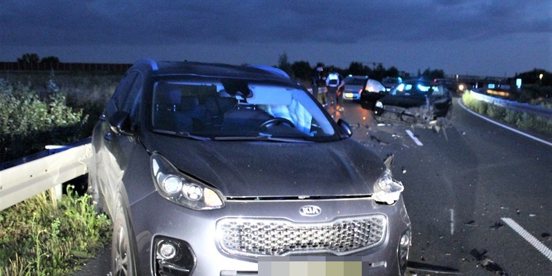 POL-VIE: Nettetal-Leuth: Unfall in einer Kurve - Fahrer muss zur Blutprobe - Foto: presseportal.de