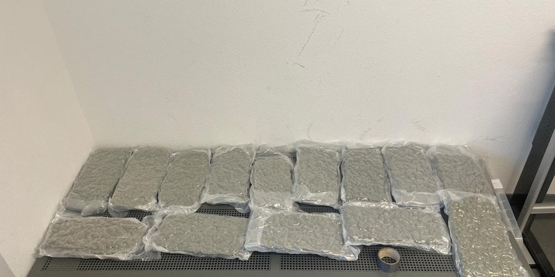 BPOL NRW: Bundespolizei stellt 8,2 Kilogramm Marihuana im Wert von 82.000 EUR auf der Autobahn 52 sicher - Foto: presseportal.de