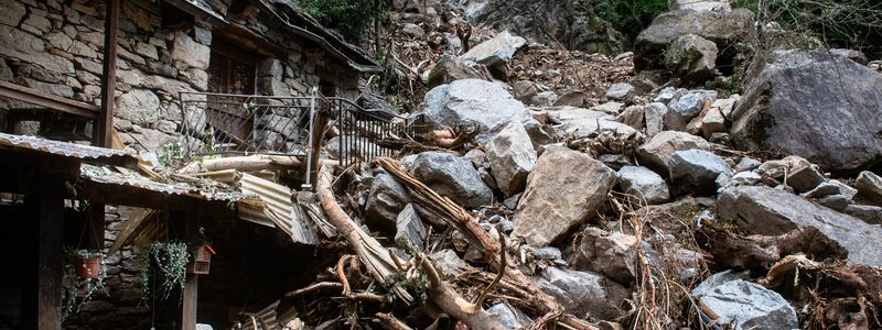 Aus Sorge vor neuen Schäden müssen die bewohner das Bavonatal verlassen. (Archivbild) - Foto: Samuel Golay/KEYSTONE/TI-PRESS/dpa