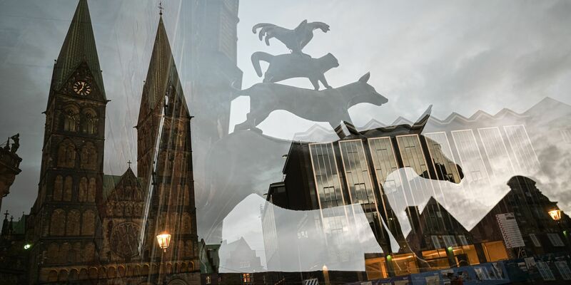 Aktivisten beschmieren Statue der Bremer Stadtmusikanten (Archivbild) - Foto: Mohssen Assanimoghaddam/dpa