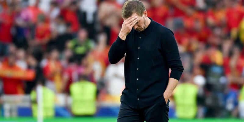 Bundestrainer Julian Nagelsmann schaut nach dem EM-Aus kämpferisch in die Zukunft. - Foto: Marijan Murat/dpa