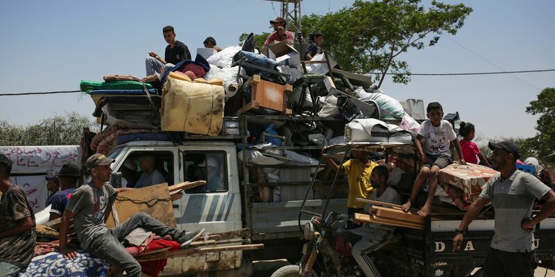 Palästinenser bergen eine Leiche im südlichen Gazastreifen - Foto: Jehad Alshrafi/AP