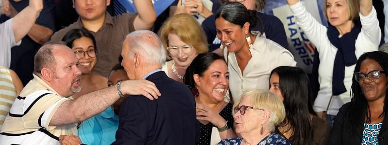 Alle Augen sind auf den Demokraten gerichtet.  - Foto: Morry Gash/AP/dpa