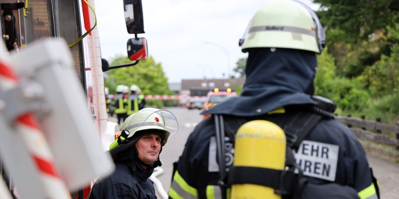 FW Hambühren: Gasleitung bei Erdarbeiten beschädigt / Feuerwehr sichert Gefahrenstelle - Foto: presseportal.de