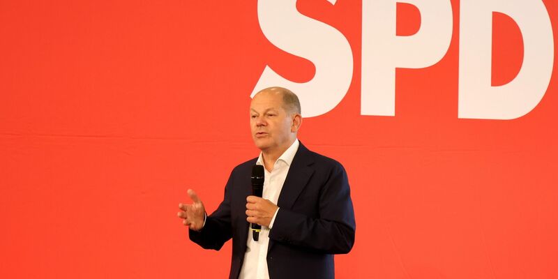 Der Kanzler verwies bei einem Auftritt in Weimar unter anderem auf die Erhöhung des Kindergeldes. - Foto: Bodo Schackow/dpa