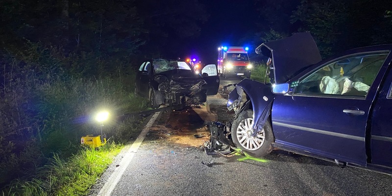 FW VG Asbach: Schwerer Verkehrsunfall bei Stockhausen / Frontalzusammenstoß fordert 2 Schwerverletzte - Foto: presseportal.de