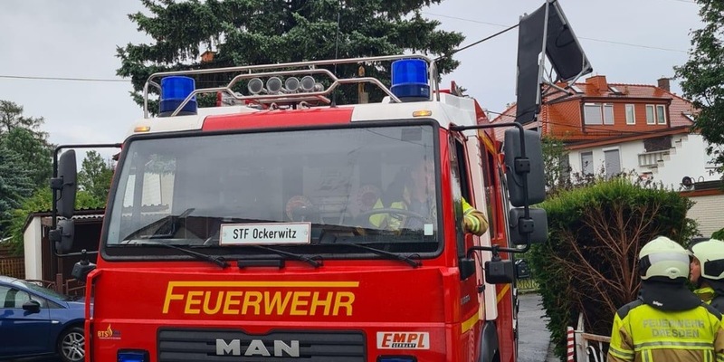 FW Dresden: Gewitter mit Sturmböen sorgt am späten Samstagnachmittag für mehrere Feuerwehreinsätze - Foto: presseportal.de