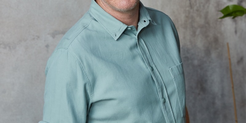 Simon Schwarz: Ich bin schnell ausgeflippt / Seitdem der Schauspieler eine ADHS-Diagnose erhalten hat, kann er mit bestimmten Situationen besser umgehen - Foto: presseportal.de