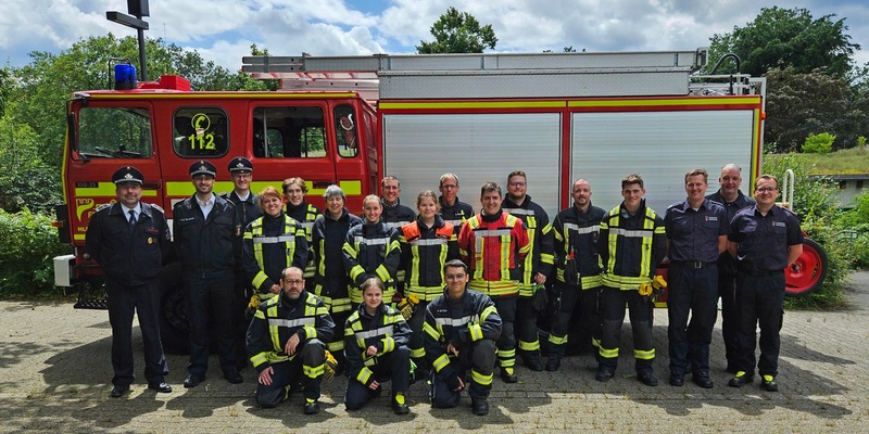 FW-EN: Grundausbildung erfolgreich beendet! - 14 neue Feuerwehrkräfte für Herdecke und Breckerfeld - Foto: presseportal.de