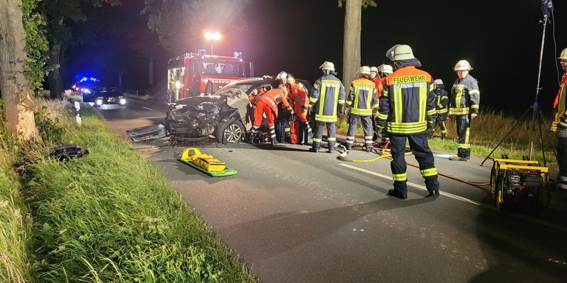 FW-ROW: Fahrer wird bei Verkehrsunfall im PKW eingeschlossen - Foto: presseportal.de
