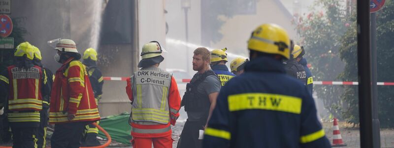 Nach einem Brand in einer Bar in Herford schließt die Polizei weder Brandstiftung noch einen technischen Defekt aus - Foto: Christian Müller/Westfalennews/dpa