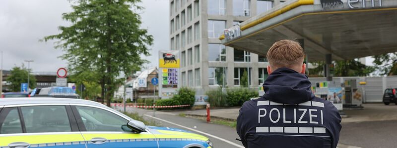 Die Polizei sichert Stunden später noch den Tatort. - Foto: Florian Förster SWD/Südwestdeutsches Mediennetzwerk/dpa