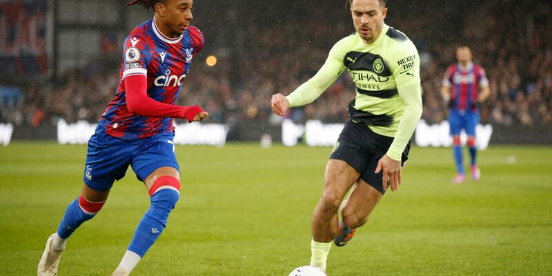 Konkurrenz für Sané & Co.: Michael Olise (l) kommt nach München. - Foto: David Cliff/AP/dpa