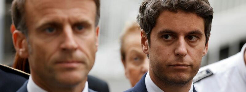 Gabriel Attal (r) zieht Konsequenzen: Am Montagmorgen will er seinen Rücktritt bei Staatschef Emmanuel Macron ein. (Archivbild) - Foto: Ludovic Marin/AP/dpa