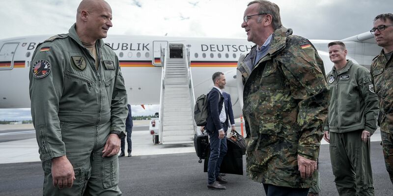 Pistorius kritisiert die geringen Steigerungen im Haushaltsentwurf für die Bundeswehr . (Foto aktuell) - Foto: Kay Nietfeld/dpa