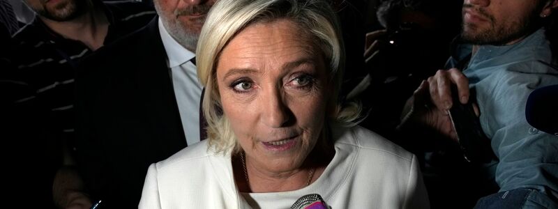 Le Pen plant für die Zukunft. - Foto: Louise Delmotte/AP