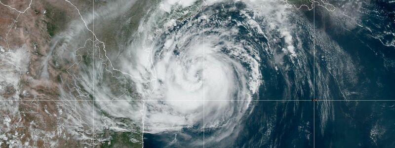 Der Sturm «Beryl» gewinnt kurz vor der Küste von Texas wieder an Kraft. - Foto: Noaa/ZUMA Press Wire/dpa