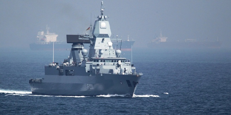 Fregatte Hamburg läuft zum Flugkörperschießen aus - Foto: presseportal.de