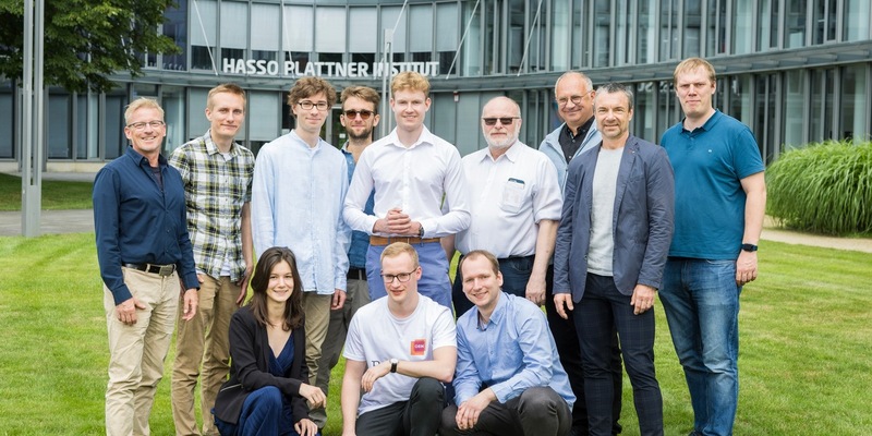 Wenn Computer sich nicht verrechnen dürfen - HPI-Studierende entwickeln Plattform, die den Betrieb von IT-Bahnanwendungen in der Cloud ermöglicht - Foto: presseportal.de