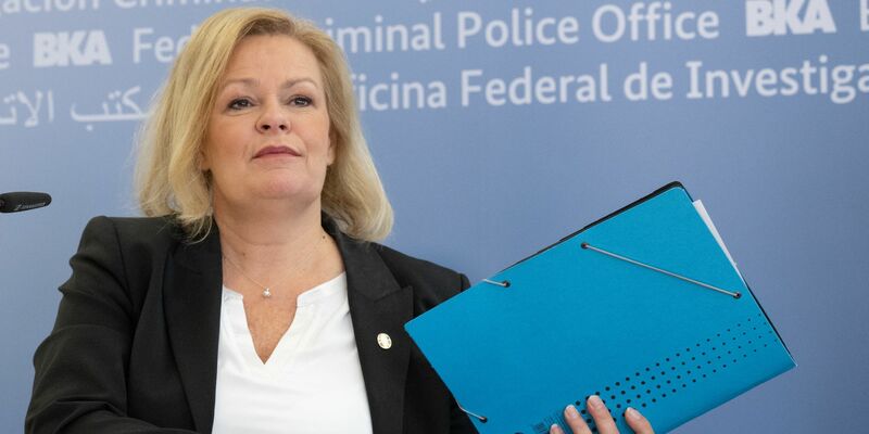 Bundesinnenministerin Nancy Faeser (SPD) erläutert gestiegene Fallzahlen bei Kindesmissbrauch - Foto: Boris Roessler/dpa