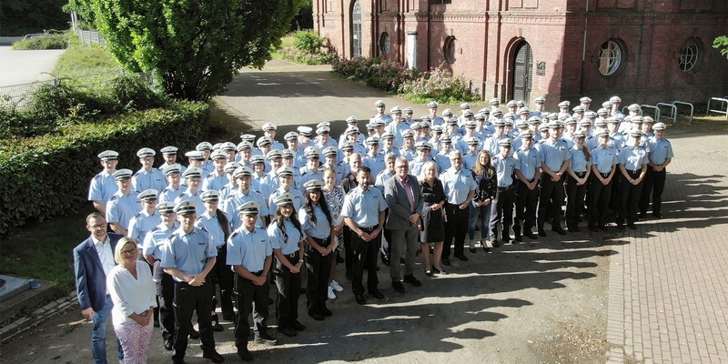 POL-RE: Kreis Recklinghausen/Bottrop: Zum ersten Mal auf Streife - Polizeipräsidentin Friederike Zurhausen begrüßt 114 Auszubildende - Foto: presseportal.de
