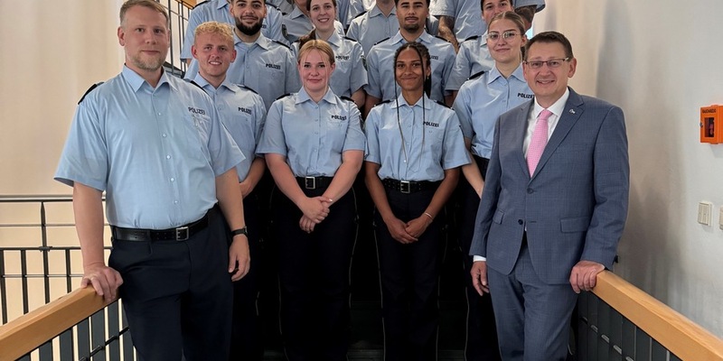 POL-HAM: Herzlich willkommen in Hamm: 30 neue Kommissaranwärterinnen und -anwärter starten ihr erstes Praktikum - Foto: presseportal.de