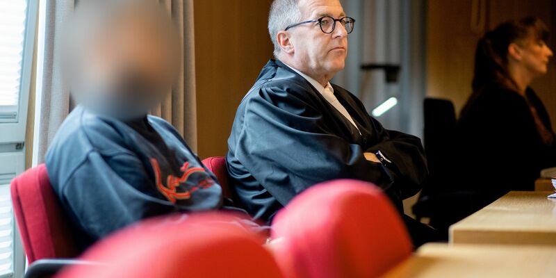 Ein Autofahrer hat Schuld am Tod seines Beifahrers auf der Flucht vor der Polizei (Archivbild). - Foto: Hauke-Christian Dittrich/dpa