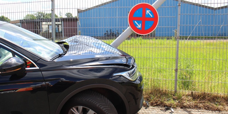 POL-COE: Coesfeld, Rottkamp/ Auto kollidiert mit Laterne - Foto: presseportal.de