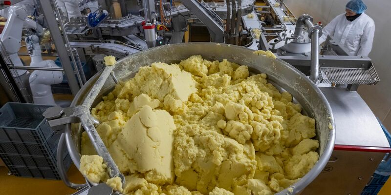 Die Lebensmittelherstellung erfordert oft einen hohen Energieaufwand. - Foto: Hendrik Schmidt/dpa