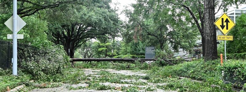 «Beryl» hat sich nach Eintreffen im US-Bundesstaat Texas abgeschwächt und kein Hurrikan mehr. - Foto: Maria Lysaker/AP/dpa