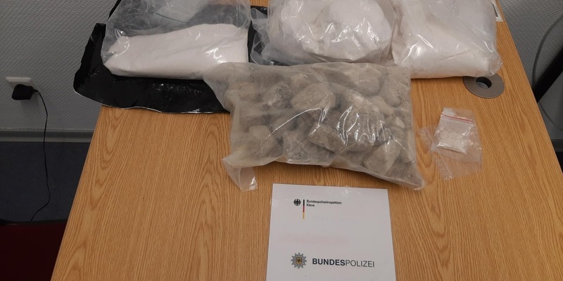 BPOL NRW: Bundespolizei stellt fünf Kilogramm Amphetamin und vier Kilogramm Crack im Wert von 230.000 EUR auf der A 57 sicher - Foto: presseportal.de