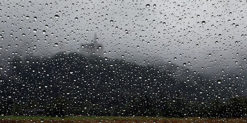 Und schon ist es mit der Hitze wieder vorbei. Und es droht Ungemach.  - Foto: Karl-Josef Hildenbrand/dpa