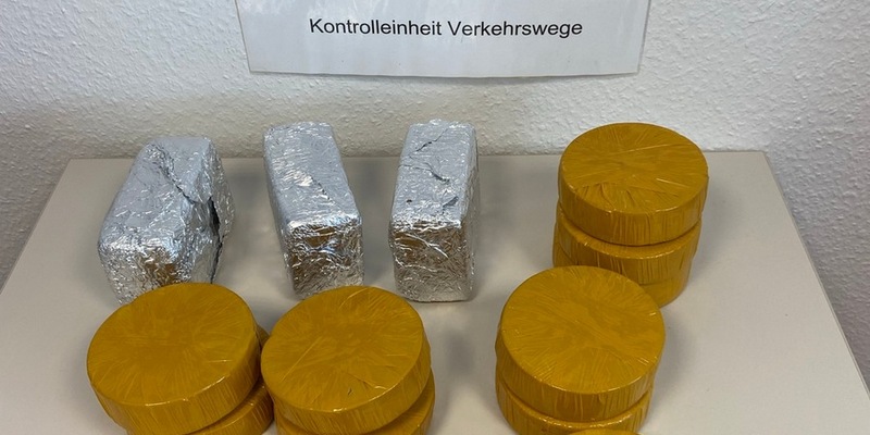 HZA-OS: Osnabrücker Zoll stellt mehr als neun Kilogramm Heroin sicher; Straßenverkaufswert von rund 480.000 Euro - Foto: presseportal.de