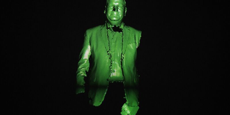 Bundesarbeitsminister Hubertus Heil testet einen landwirtschaftlichen Roboter. Laut dem SPD-Politiker wird die Arbeit auch in Zeiten der Künstlichen Intelligenz wahrscheinlich nicht ausgehen - aber in vielerlei Hinsicht anders sein. - Foto: Marijan Murat/dpa