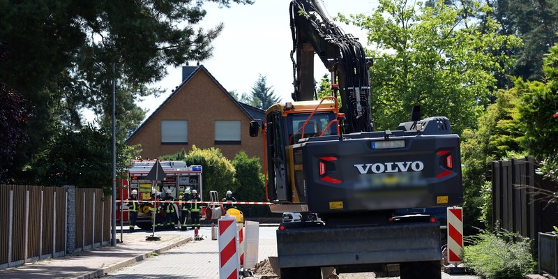 FW Hambühren: Erneut Gasleitung in Hambühren bei Bauarbeiten beschädigt - Foto: presseportal.de