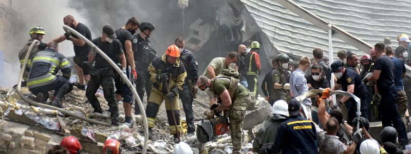 Das nach einem russischen Angriff zerstörte Kinderkrankenhaus. - Foto: Ukrinform/dpa