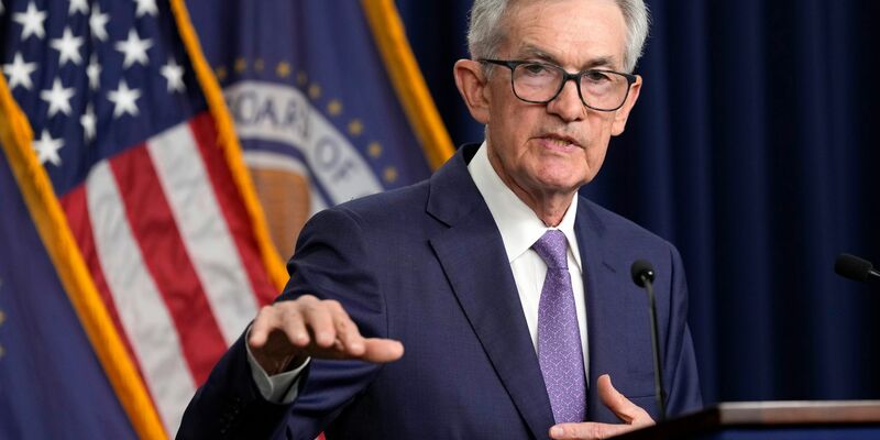 US-Notenbankpräsident Jerome Powell ist weiterhin zurückhaltend, was eine Senkung der Leitzinsen angeht. (Archivbild) - Foto: Susan Walsh/AP