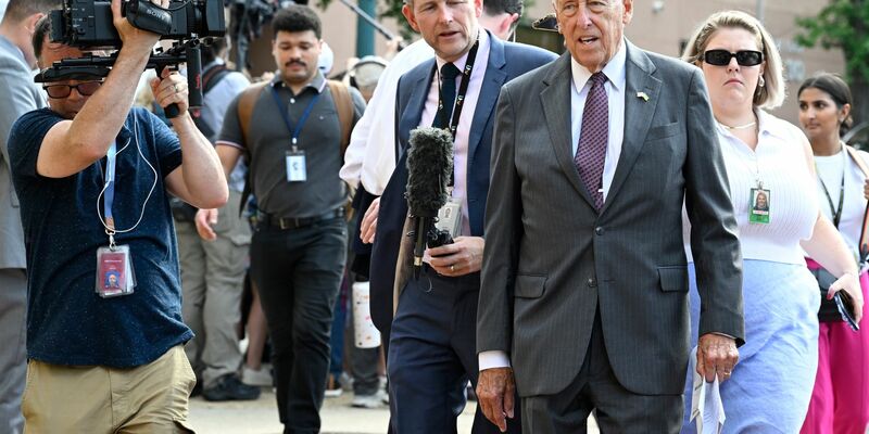 Die kalifornische Top-Demokratin Nancy Pelosi war bei einem Krisentreffen der Abgeordneten ihrer Partei im US-Repräsentantenhaus dabei - die Eignung von Präsident Joe BIden für eine zweite Amtszeit ist derzeit  im Wahlkampf das beherrschende Thema.  - Foto: John McDonnell/AP/dpa