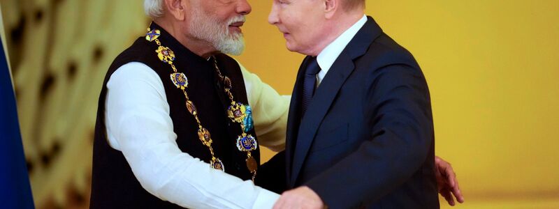 Demonstrierte Nähe: Russlands Präsident Putin und Indiens Premier Modi bekräftigen vor dem Hintergrund des russischen Angriffskriegs gegen die Ukraine ihre Partnerschaft. (Foto aktuell) - Foto: Alexander Zemlianichenko/AP/dpa