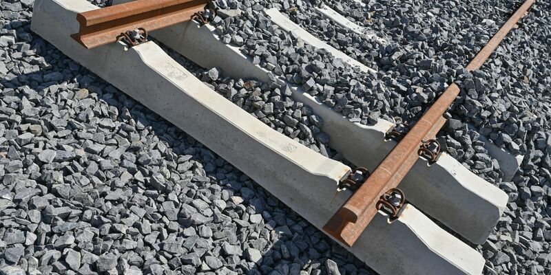 Die Bahn will mit einem neuen Baukonzept für mehr Verlässlichkeit sorgen. (Archivfoto) - Foto: Patrick Pleul/dpa