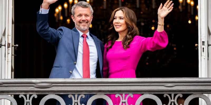 Verbringen den Sommer nicht weit von Deutschland entfernt: Dänemarks König Frederik und seine Frau Königin Mary. - Foto: Ida Marie Odgaard/Ritzau Scanpix /AP/dpa